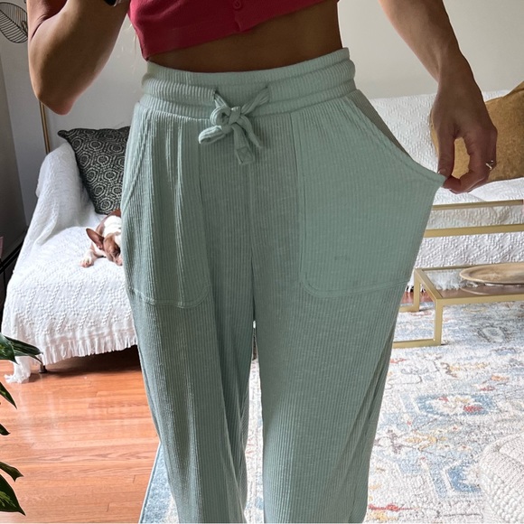 Gymshark XS Lounge Joggers (Ribbed) - Picture 5 of 9